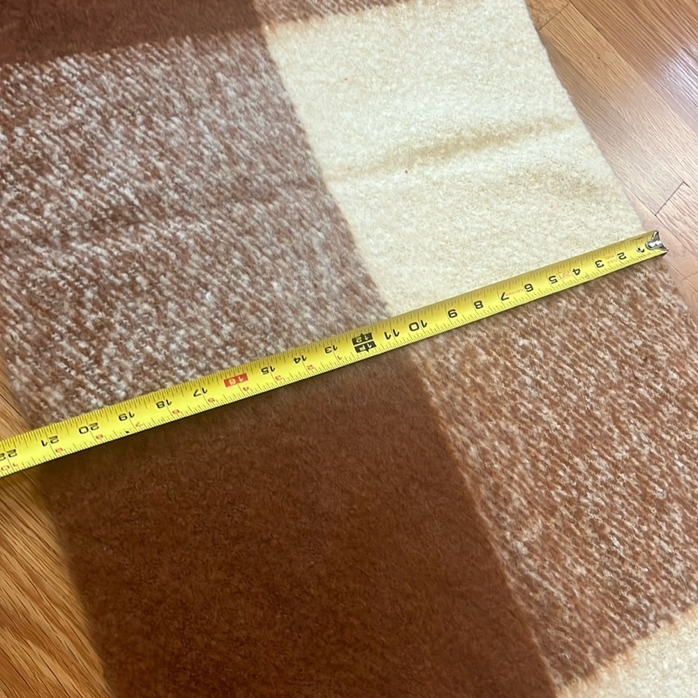 Urban Outfitters Fuzzy Blanket Scarf Wrap Brown Cream  NWT - Picture 10 of 10